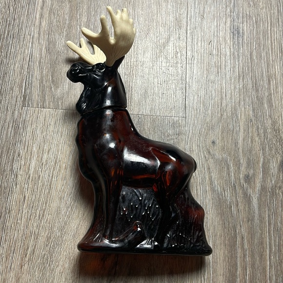 Avon Vintage Alaska Moose (Empty) Glass Aftershave Bottle - Picture 1 of 10